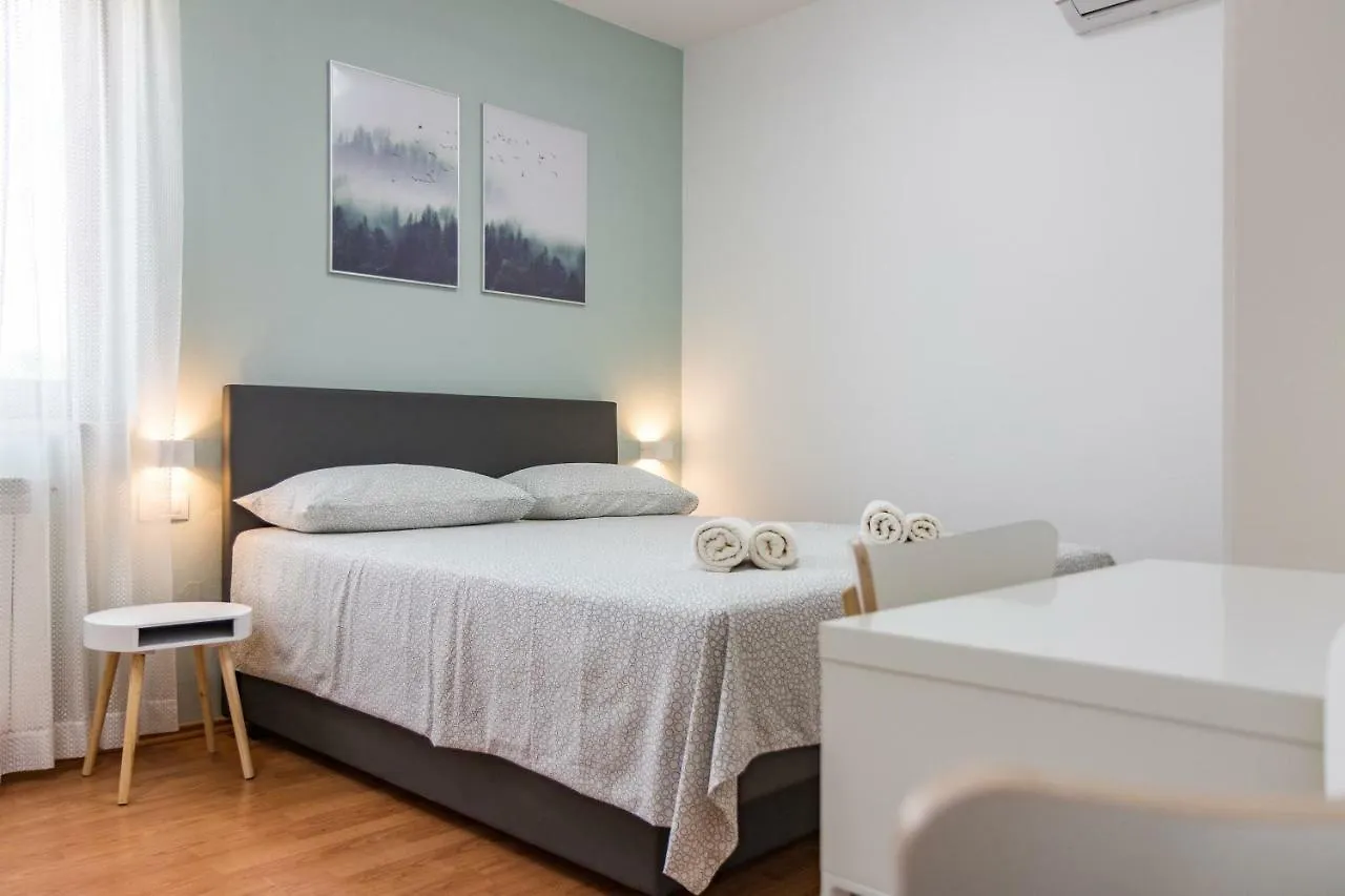 Apartment Anton, 파자나
