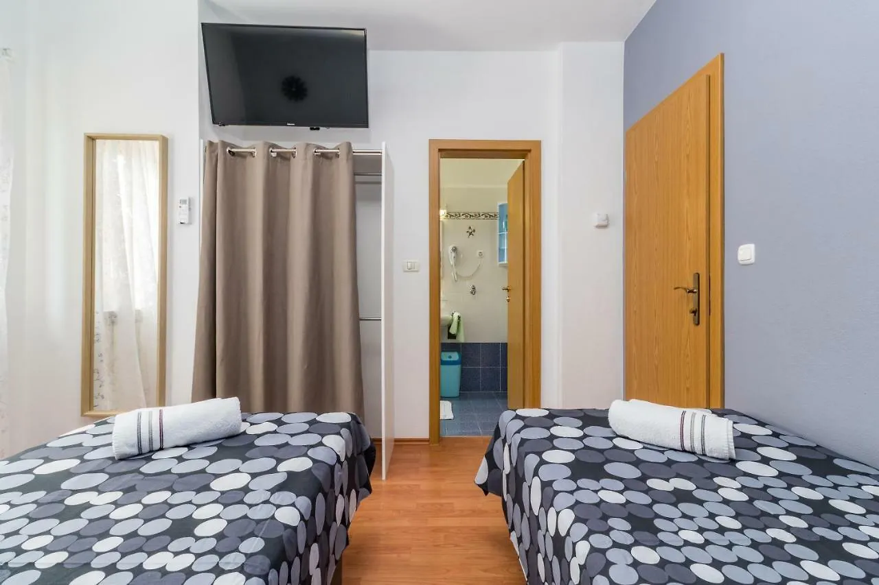 Apartment Anton, 파자나