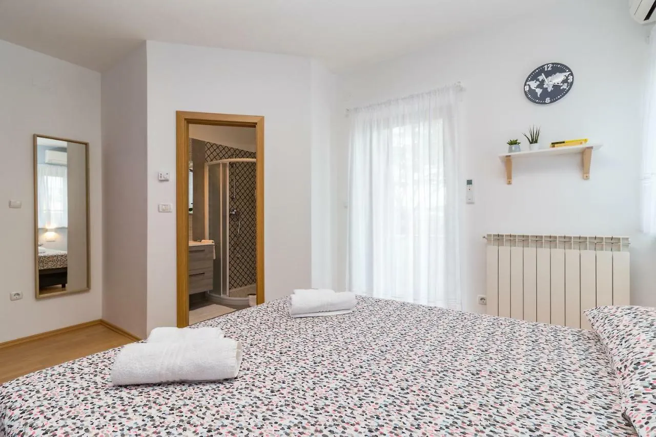 Apartment Anton, 파자나
