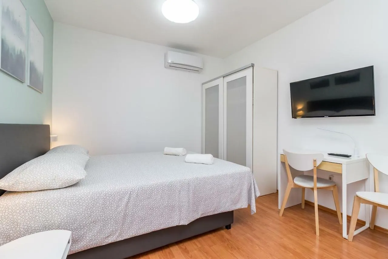 Apartment Anton, 파자나 0*,