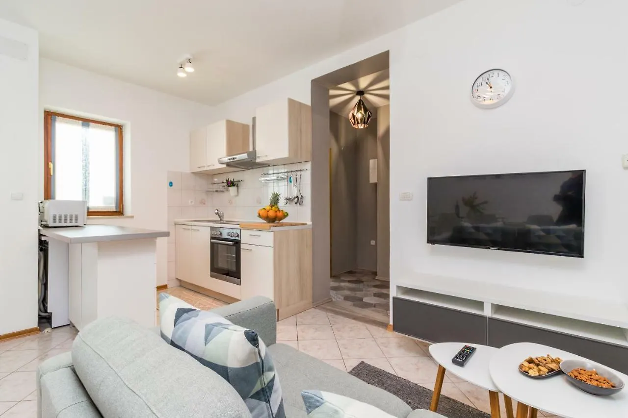 Apartment Anton, 파자나 0*,