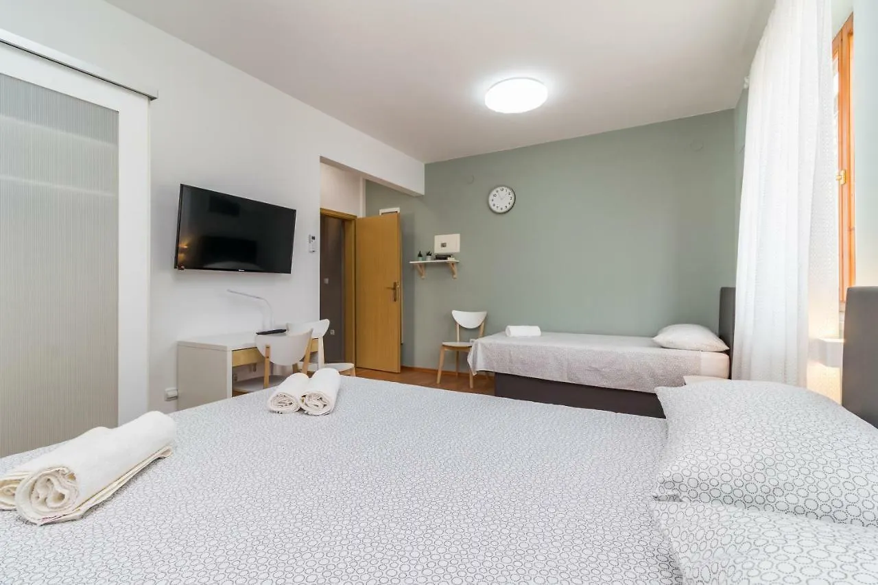 Apartment Anton, 파자나
